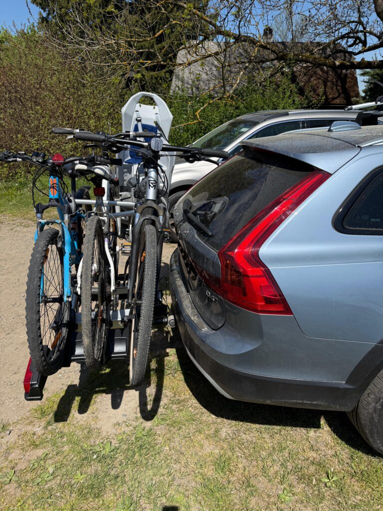 Půjč si Thule VeloSpace XT 939 — převez až 3 kola bezpečně za autem